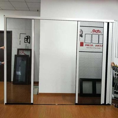 Características de alta transmisión personalizada con malla pliegada / plegable sin pista Puerta corredera de pantalla de aluminio