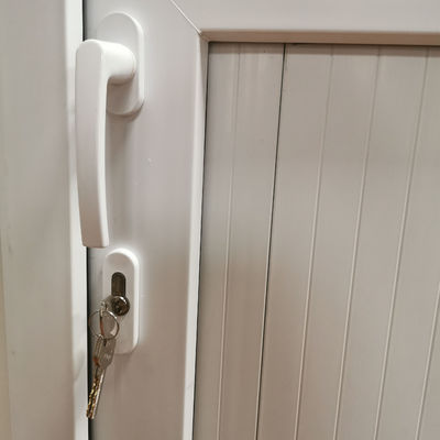 Puertas interiores de UPVC con buena estanqueidad al aire y al agua
