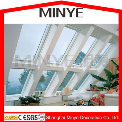 Ventanas de techo de aluminio con ventana vertical abierta con malla de fibra de vidrio