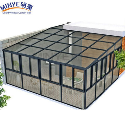 Casa de vidrio para todas las estaciones con techo plano y techo aislado de aluminio