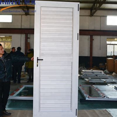 Las persianas de aluminio son la solución definitiva para la ventilación exterior de las puertas delanteras