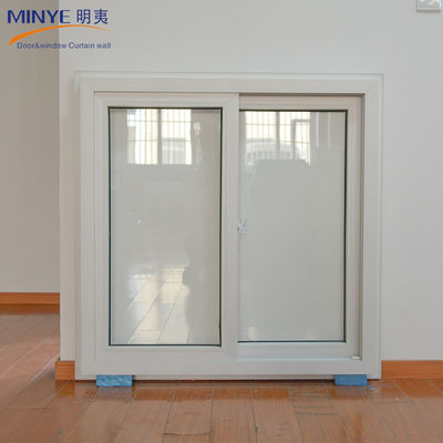 REHAU Ventana corredera de PVC personalizable y duradera con parrillas de acero inoxidable