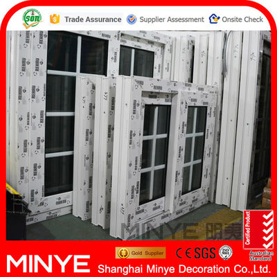 REHAU Ventana corredera de PVC personalizable y duradera con parrillas de acero inoxidable