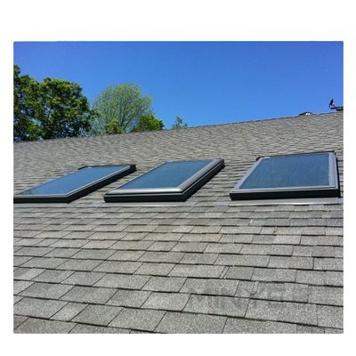 China Hardware superior de vidrio de doble acristalamiento de aluminio techo ventana superior para el apartamento de energía