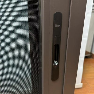 Ventana corredera de aluminio resistente al agua de ahorro de energía con vigas de seguridad y diseño de rejilla