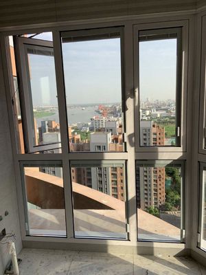 Tamaño personalizado Puerta corredera de aluminio y ventanas con persianas incorporadas al estilo francés