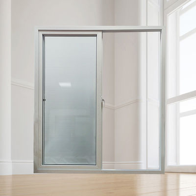 Puerta corredera de UPVC de alta resistencia con buen sellado y materiales ecológicos