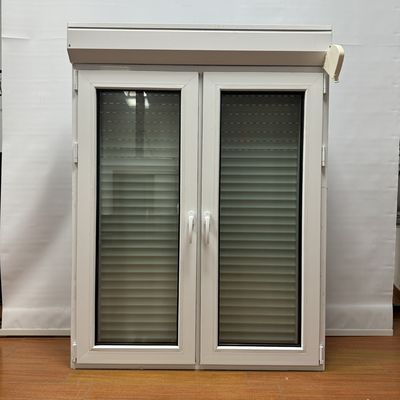 Ventana de revestimiento de PVC de pantalla plegable con mosquiteros de fibra de vidrio y persianas rodantes
