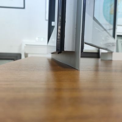 Ventana de revestimiento de aleación de aluminio de diseño moderno para sellar el balcón contra un fuerte tifón