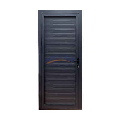 Puerta de revestimiento de panel completo de diseño moderno de aluminio para aplicaciones exteriores
