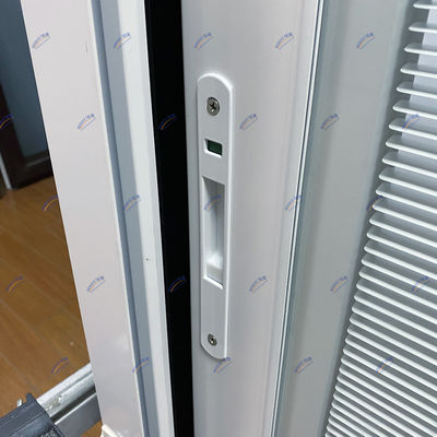 Puerta corredera de villa con persianas de vidrio incorporadas Redes de fibra de vidrio de aleación de aluminio a prueba de agua
