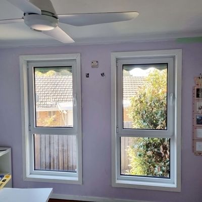 1.4mm espesor del perfil Casement Ventana Diseño duradero y funcional para el supermercado