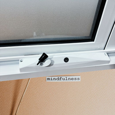 Ventana de toldo de aluminio moderna personalizada para un buen aislamiento acústico y alta resistencia