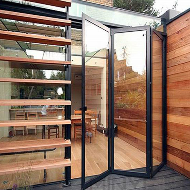 Gran puerta de garaje bi plegable transparente con superficie terminada y material de aleación de aluminio
