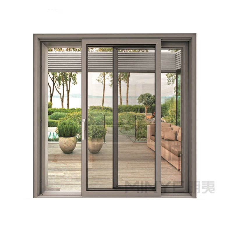 Puertas de aluminio de vidrio contemporáneo y funcional para casas deben tener entrada frontal