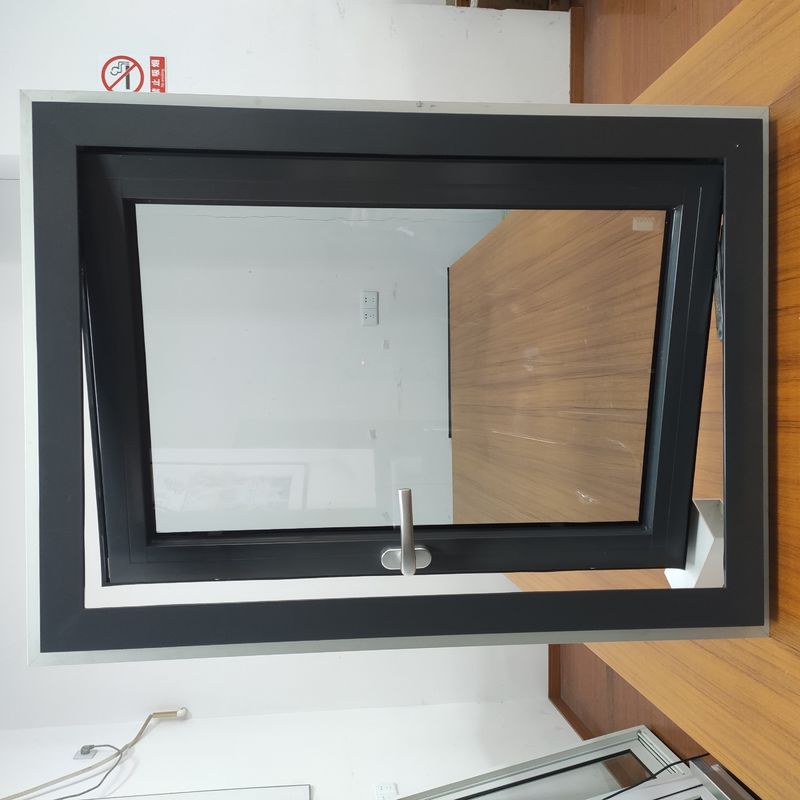 Ventana de revestimiento de aleación de aluminio de diseño moderno para sellar el balcón contra un fuerte tifón